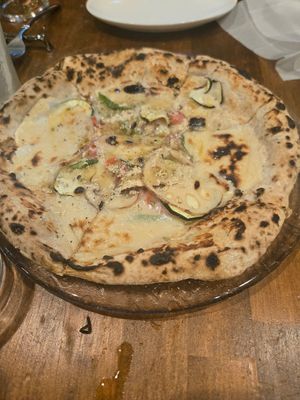  at Unique (V) Pizzeria SUKHASANA in Osaka