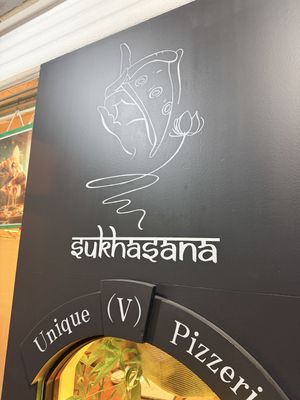   at Unique (V) Pizzeria SUKHASANA in Osaka