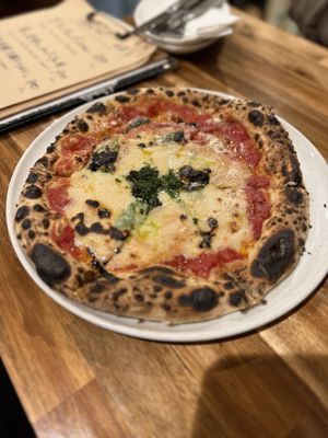   at Unique (V) Pizzeria SUKHASANA in Osaka