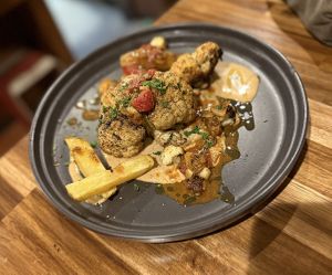   at Unique (V) Pizzeria SUKHASANA in Osaka