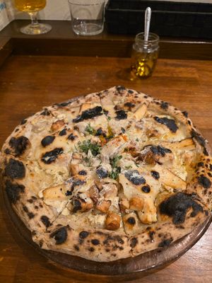  at Unique (V) Pizzeria SUKHASANA in Osaka