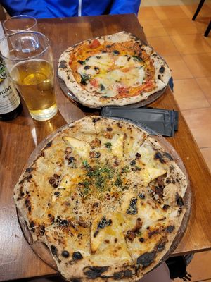  at Unique (V) Pizzeria SUKHASANA in Osaka