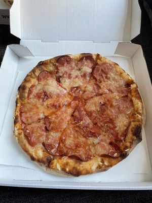 Vegan pepperoni pizza  at Pizza'Dam in Amsterdam