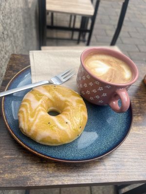 Glazed doughnut with kiwi and an oat milk cappuccino! 😍  at Donuthek in Paderborn