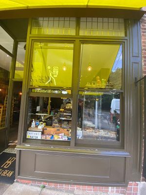 Takeaway window at Hopper & Bean - Winchmore Hill in North London