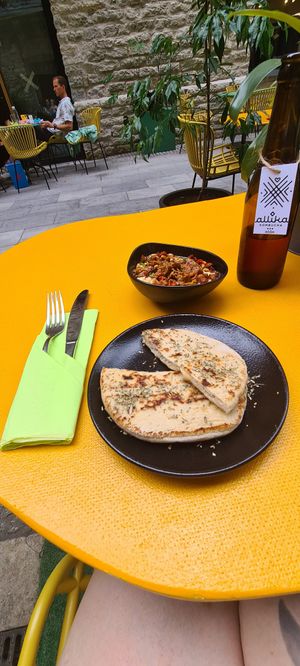 Spicy Hummus with Vöner 💚 at Vegan Oasis in Tallinn