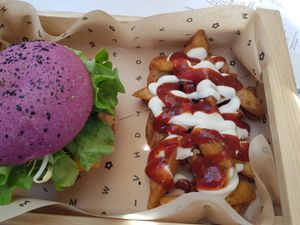 Cherry bomb with potata buenas at Flower Burger - Corso Garibaldi in Milan