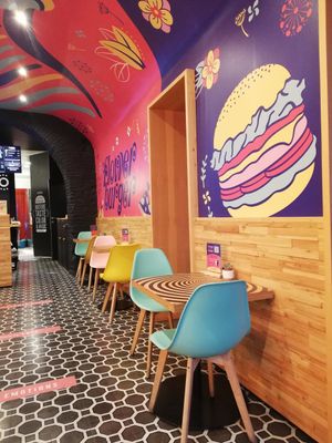 Interieur at Flower Burger - Corso Garibaldi in Milan