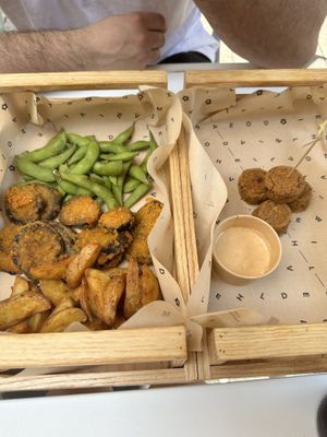 Edamame, beignets d’aubergines, potatoes et croquettes de seitan avec une sauce mayonnaise fumée   at Flower Burger - Corso Garibaldi in Milan