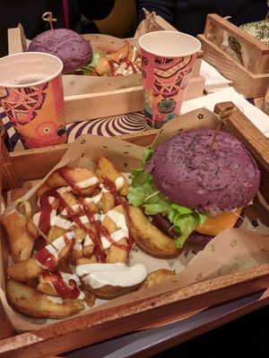 Flower burger with patatas bravas at Flower Burger - Corso Garibaldi in Milan