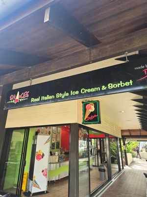 Exterior at Shakes Gelati Bar in Port Douglas