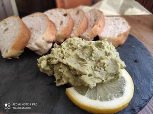 Muy bueno el humus de habas. at La Vermuteria in Solsona