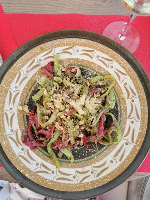 Pasta fresca de remolacha y espinaca (vegan) at La Vermuteria in Solsona