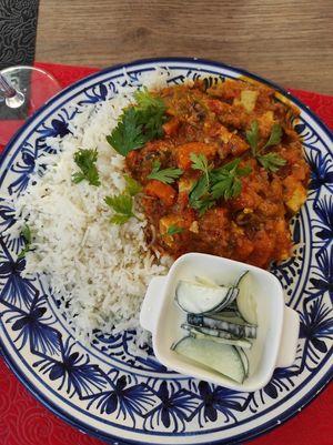Arroz con curry de verduras y tofu at La Vermuteria in Solsona