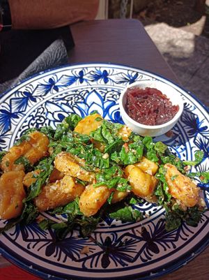 Nyoquis amb seva caramelitzada at La Vermuteria in Solsona