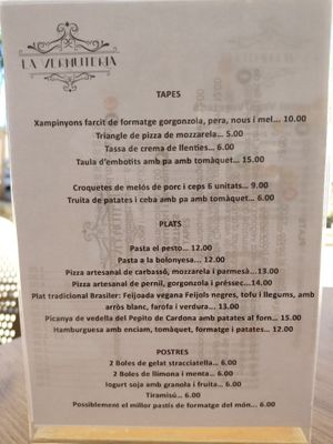 Plat tradicional vegà i burguer at La Vermuteria in Solsona