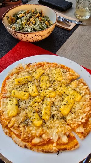 Pizza vermuteria. Overloaded wt vegan cheeze .... at La Vermuteria in Solsona