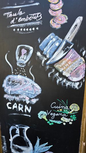 Vegan mentioned on street sign at La Vermuteria in Solsona