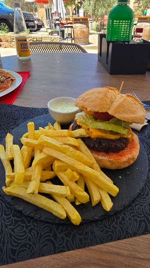 Burger at La Vermuteria in Solsona
