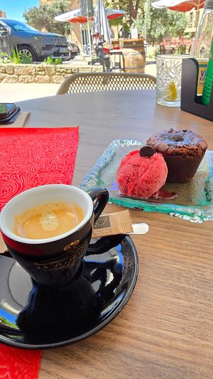 Coffee and dessert at La Vermuteria in Solsona