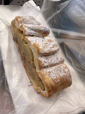 Veganer Apfelstrudel   at Bäckerei Grandi in Bolzano