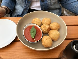 Breadballs with a tomatoe dipping as a starter at Pomodorino in Weiden