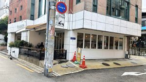 exterior of location - street view at Plant Cafe & Kitchen - Yeonnam in Seoul