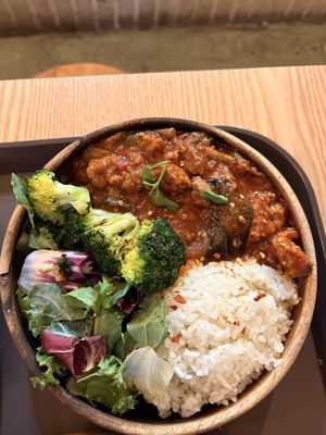 Bowl riso, verdure e polpette di soia con melanzane   at Plant Cafe & Kitchen - Yeonnam in Seoul