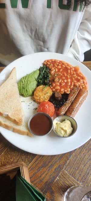 Vegan English breakfast at The Betjeman Arms in London