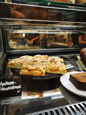 Streusel with Apricots and almonds at Leni's Sweet and Salty in Maulburg