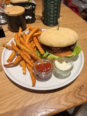 Jackfruit burger & sweet potato fries  at Leni's Sweet and Salty in Maulburg
