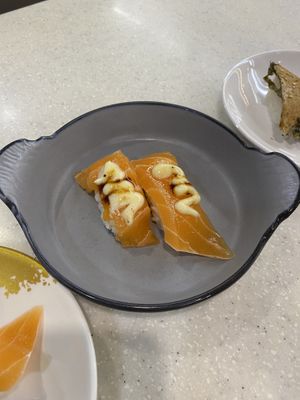 Caramelised zalmon - they had an aburi section so must try 🤣 at Saute Sushi 素特•素司 in Central Singapore