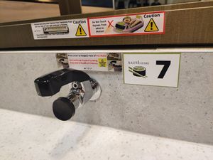 Hot water supply at Saute Sushi 素特•素司 in Central Singapore