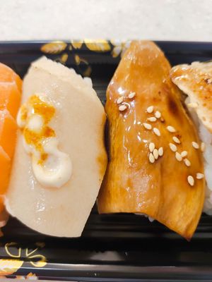 abaloney nigiri and king oyster mushroom nigiri at Saute Sushi 素特•素司 in Central Singapore