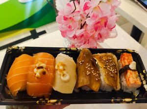Customize aburi set at Saute Sushi 素特•素司 in Central Singapore