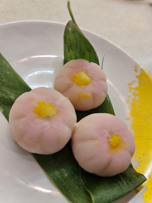 Sakura  white bean mochi  hot ~ 7/10/21 at Saute Sushi 素特•素司 in Central Singapore