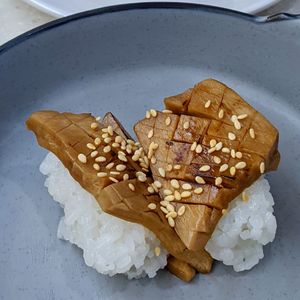 King Oyster Mushroom Aburi Torched Sushi at Saute Sushi 素特•素司 in Central Singapore