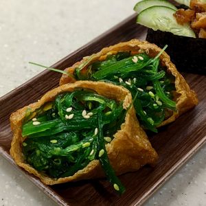 Chuka Wakame Inari at Saute Sushi 素特•素司 in Central Singapore