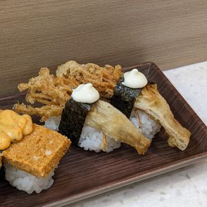 Vegan Enoki Tempura Nigiri at Saute Sushi 素特•素司 in Central Singapore