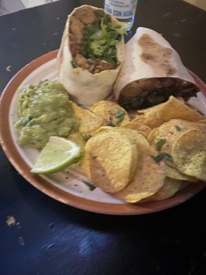 Burrito mit Veganem Hühnchen korea Style   at Club del Burro in Berlin
