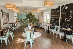 salle du restaurant at Le Very'table  in Lunel