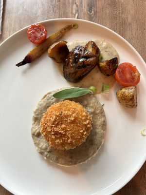 Beignet de fromage  at Le Very'table  in Lunel