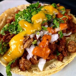 Taco campechano con salsa de mango con habanero 🔥 at Taco Grass in Mexico City