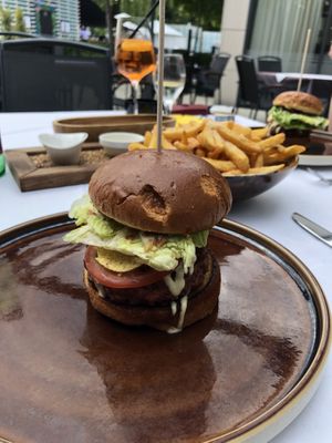 Beyond Burger. Achtung, die Trüffelpommes sind mit etwas geriebenem Käse.  at Lake's in Portschach Am Worthersee