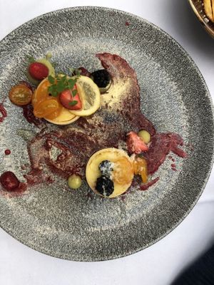 Zitronen Tartelett mit Fruchtspiegel at Lake's in Portschach Am Worthersee