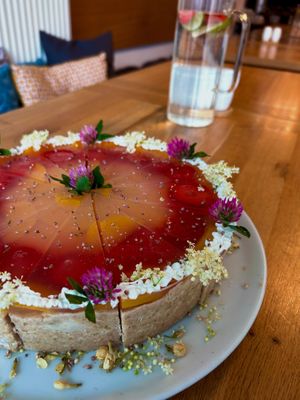 Bezlepkový dort s ovocem  at Jídelna U tří Vegetariánů in Usti Nad Orlici