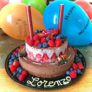 Gâteau raw Cars at Le Singe Heureux in Lunel