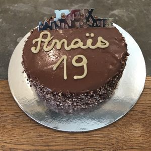 Gâteau anniversaire raw cacao cru at Le Singe Heureux in Lunel