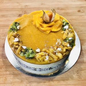 Gâteau raw mangue at Le Singe Heureux in Lunel