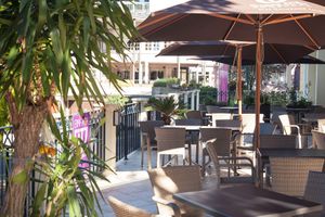 Outdoor seating at Einfach Fitz in Bad Gleichenberg